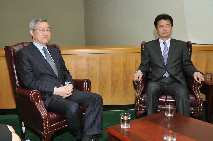 Ngoại trưởng Hàn Quốc Kim Sung-hwan gặp gỡ người đồng cấp Nhật Bản Koichiro Genba